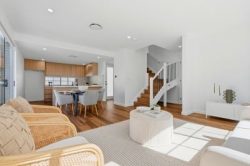 2/7 Berith St, Umina Beach NSW 2257, Australia