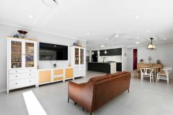 32 Blackpepper Ave, Nikenbah QLD 4655, Australia