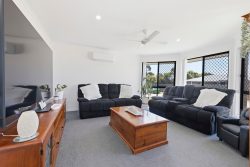 24 Bradman Wy, Urangan QLD 4655, Australia