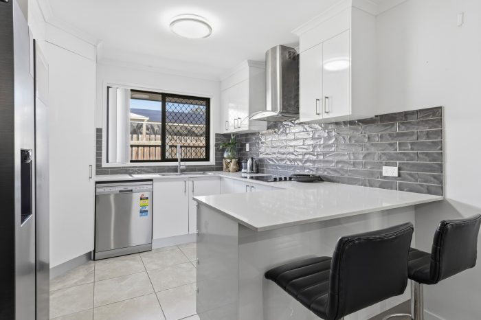 24 Bradman Wy, Urangan QLD 4655, Australia