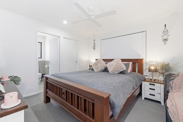 24 Bradman Wy, Urangan QLD 4655, Australia