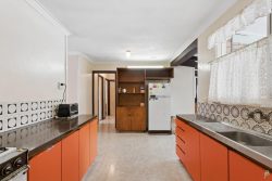 427 Belmont Ave, Cloverdale WA 6105, Australia