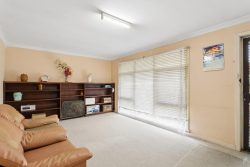 427 Belmont Ave, Cloverdale WA 6105, Australia