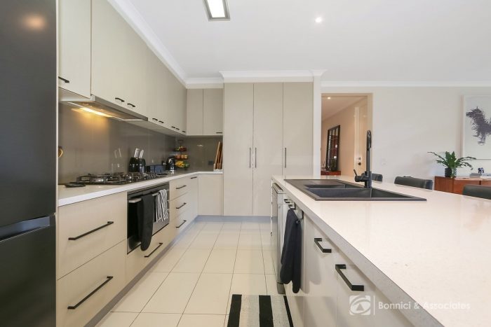 43 Craig Cct, Leneva VIC 3691, Australia