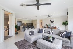 43 Craig Cct, Leneva VIC 3691, Australia