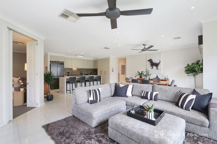 43 Craig Cct, Leneva VIC 3691, Australia