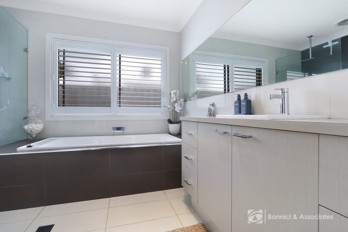 43 Craig Cct, Leneva VIC 3691, Australia