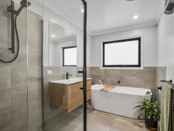 15 Debra Pl, Huonville TAS 7109, Australia