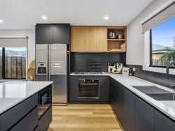 15 Debra Pl, Huonville TAS 7109, Australia