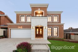 13 Winston Dr, Doncaster VIC 3108, Australia