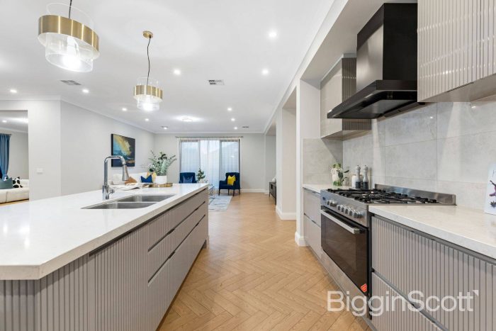 13 Winston Dr, Doncaster VIC 3108, Australia