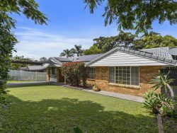 28 Bluegum Blvd, Banora Point NSW 2486, Australia
