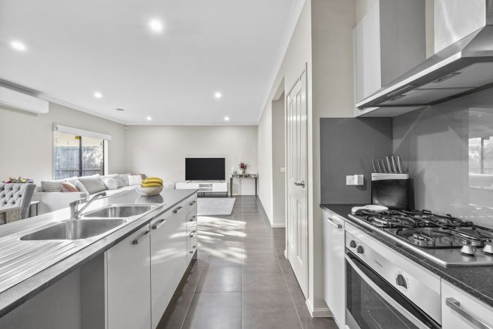 12 Forrester Grove, Fraser Rise VIC 3336, Australia