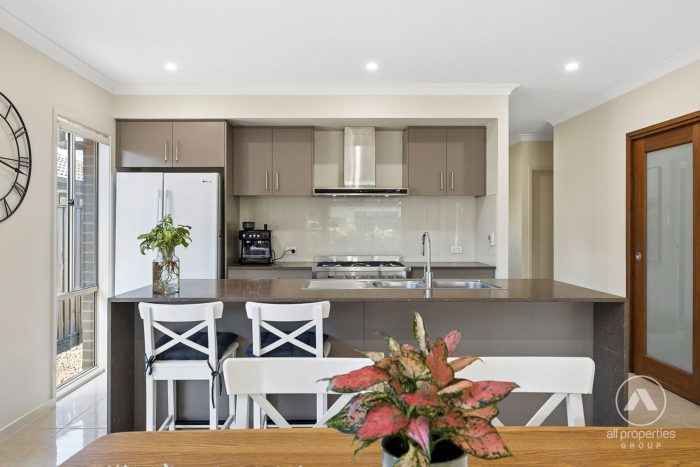 10 Girraween St, Pimpama QLD 4209, Australia