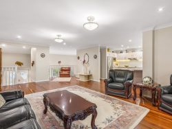 18 Goldenia Cl, Morisset NSW 2264, Australia