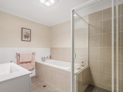 18 Goldenia Cl, Morisset NSW 2264, Australia