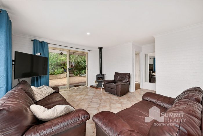 14 Hughlings Pl, Australind WA 6233, Australia
