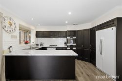 12 Greenbank Dr, Mooroolbark VIC 3138, Australia