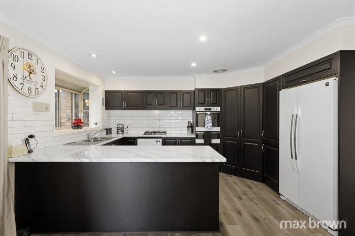 12 Greenbank Dr, Mooroolbark VIC 3138, Australia