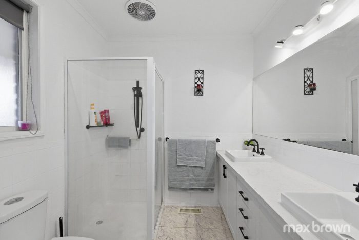 12 Greenbank Dr, Mooroolbark VIC 3138, Australia