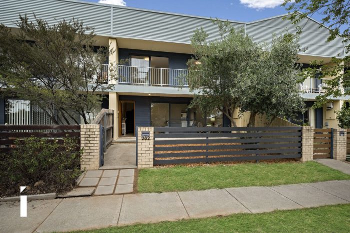 282 Anthony Rolfe Ave, Gungahlin ACT 2912, Australia