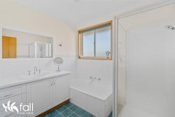 1 Jade Ct, Blackmans Bay TAS 7052, Australia