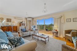 1 Jade Ct, Blackmans Bay TAS 7052, Australia