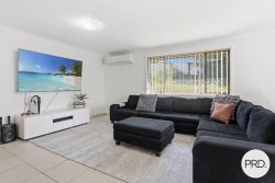 20 Karrabah Cres, Lake Heights NSW 2502, Australia