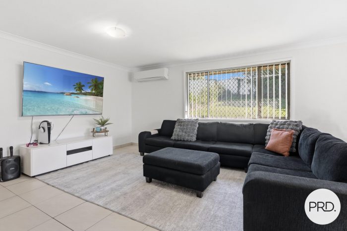 20 Karrabah Cres, Lake Heights NSW 2502, Australia