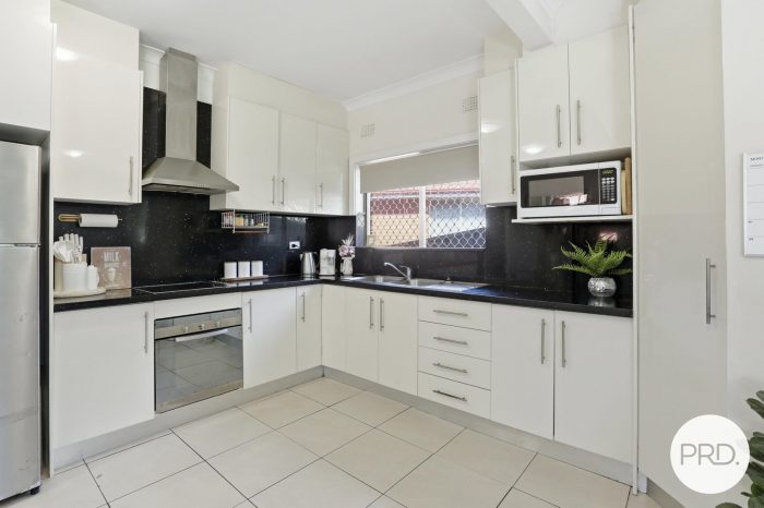20 Karrabah Cres, Lake Heights NSW 2502, Australia