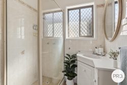 20 Karrabah Cres, Lake Heights NSW 2502, Australia