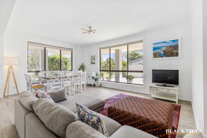 12 Larmer Cl, Broulee NSW 2537, Australia