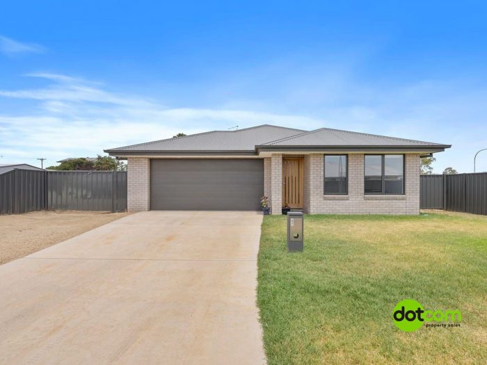 47 Lewis Cres, Finley NSW 2713, Australia