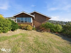 53 Lipscombe Ave, Sandy Bay TAS 7005, Australia