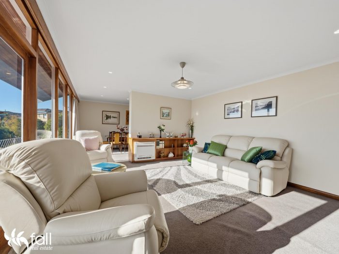 53 Lipscombe Ave, Sandy Bay TAS 7005, Australia