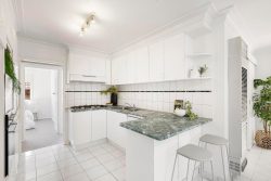 28 Luton Way, Bundoora VIC 3083, Australia