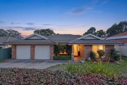 9 Macadamia Cl, Jerrabomberra NSW 2619, Australia