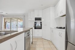 9 Macadamia Cl, Jerrabomberra NSW 2619, Australia