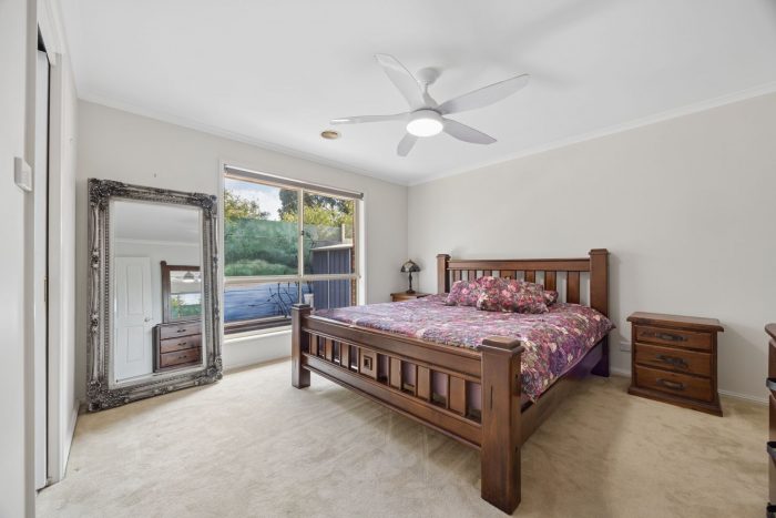 9 Macadamia Cl, Jerrabomberra NSW 2619, Australia