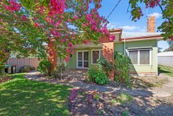 37 Mansfield Rd, Euroa VIC 3666, Australia