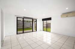 17 Marigold Ave, Regents Park QLD 4118, Australia