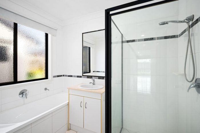 17 Marigold Ave, Regents Park QLD 4118, Australia