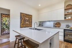 9 McMillan St, Hamilton VIC 3300, Australia