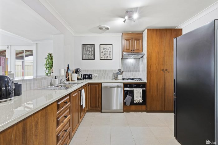 3 Midhurst St, Camillo WA 6111, Australia