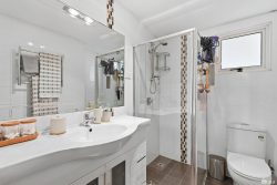 3 Midhurst St, Camillo WA 6111, Australia