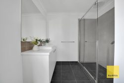 923 Morris Rd, Truganina VIC 3029, Australia