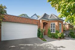 82 Murray Dr, Burwood VIC 3125, Australia