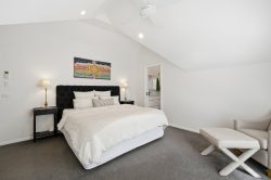 82 Murray Dr, Burwood VIC 3125, Australia