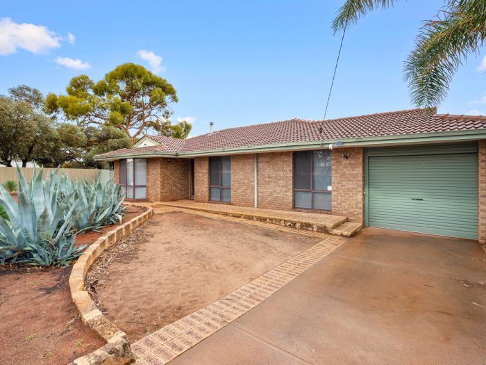 21 Nankiville Rd, Hannans WA 6430, Australia