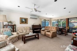 9 Newstead Way, Wantirna South VIC 3152, Australia